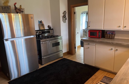 Tomahawk House | Unforgettable House by Lake Nokomis - Top-Rated Stay!