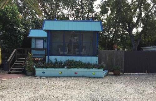 Bowens Addition House | Unique Houseboat on Dry Lot