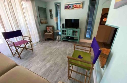 Bowens Addition House | Unique Houseboat on Dry Lot