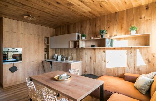 Cerna V Posumavi Apartment | Unique Lipno Apartment with Oceanfront Views & Dining