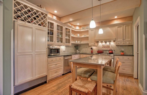 Lake Street Condo | Idyllic Stay on a Secluded Street Near the Presidio
