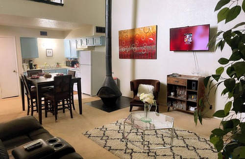 Garland Apartment | Stylish Loft Retreat Near Downtown Dallas: Food & Shops Close