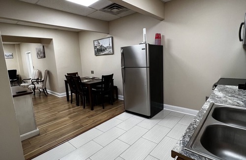 Glen Iris Apartment | Beautiful Loft Retreat with Spa & Breakfast - 10/10 Rating