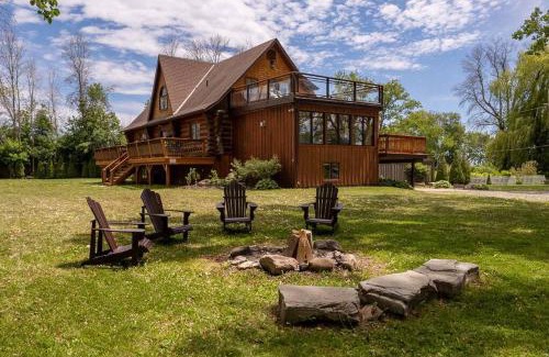 Brighton House | Enchanting Log House Retreat with Spa by Presque'ile Park