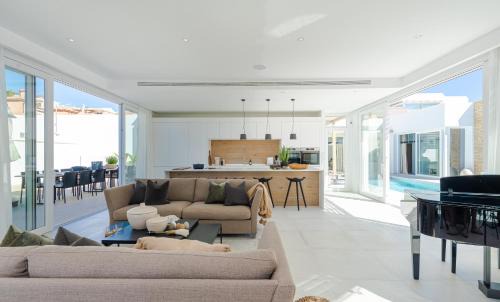 Mijas House | Exclusive Villa with Heated Pool, Gym & Oceanfront Views