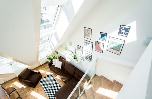 Erdberg Apartment | Stylish Maisonette Apartment with Scenic Gasometer Views