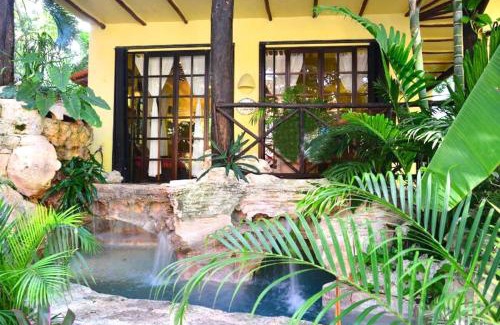 Playacar Fase I House | Stylish Mexican Villa with Plunge Pool and Ocean Views