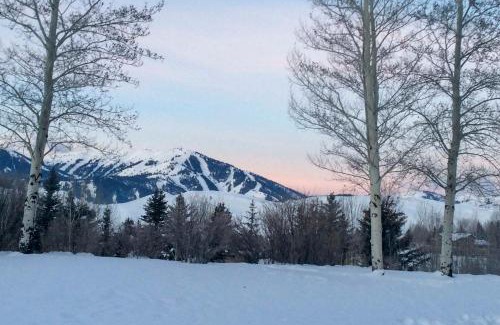 Sun Valley House | Mountain Retreat with Hot Tub & Decks, Near Skiing Adventures