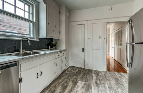 Montcalm Apartment | Renovated 1600 sq ft Apartment with Spa & Breakfast Options