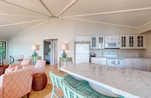 Isle of Springs Cottage | Oceanfront Retreat with Breathtaking Views & Bright Interiors