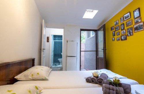 Old Town House | Charming Old Town Retreat: Steps to Beach & Harbour