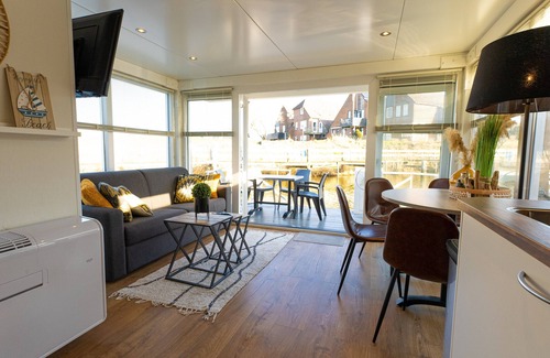 Lemmer Boat Rental | Discover Unique Harbourlodge Experience in Lemmer - Rated 9.8