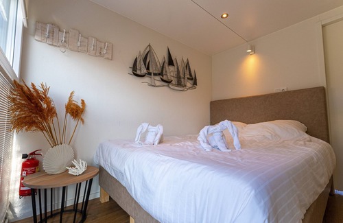 Lemmer Boat Rental | Discover Unique Harbourlodge Experience in Lemmer - Rated 9.8