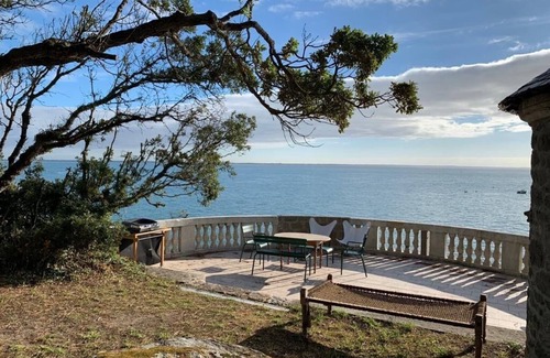 Noirmoutier-en-l'Ile Villa | Panoramic Sea Views with Private Beach Access Await You