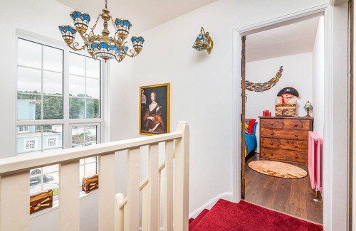 Mabe Cottage | Cozy Pirate Cottage with Hot Tub in Penryn, Falmouth