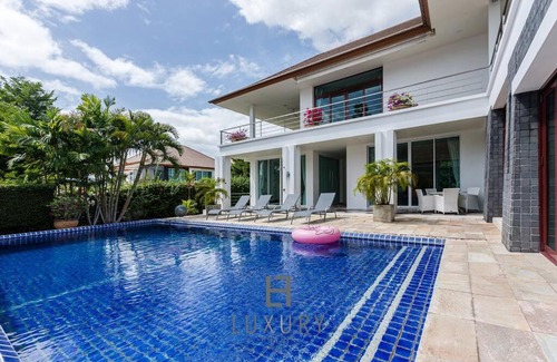 Khao Tao Villa | Exclusive Sea View Pool Villa with 5 Bedrooms for Families