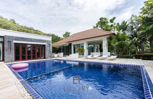 Khao Tao Villa | Exclusive Sea View Pool Villa with 5 Bedrooms for Families