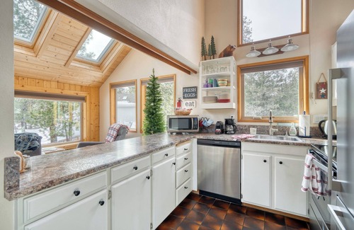 Sisters House | Cozy Private Cabin in the Pines - Top-Rated Getaway!