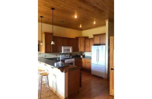 Carbon Hill Cabin | Enchanting Lakefront Retreat at Yellow Dog Lake Cabins