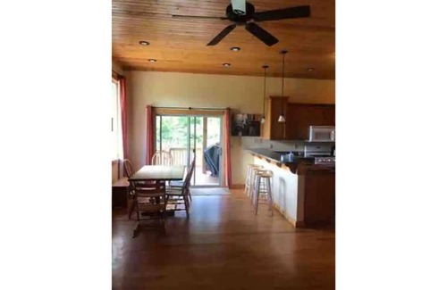 Carbon Hill Cabin | Enchanting Lakefront Retreat at Yellow Dog Lake Cabins