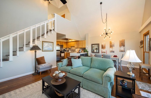 Reno House | Dog-Friendly Mountain Retreat with King Bed & Breathtaking Views