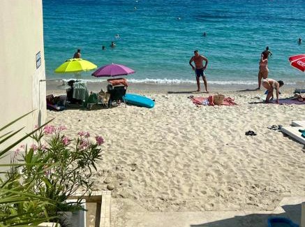 Le Lavandou Apartment | Unique résidence front de mer studio climatisé et jardin
