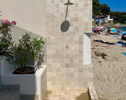 Le Lavandou Apartment | Unique résidence front de mer studio climatisé et jardin