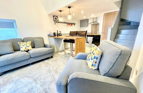 Stoney Middleton House | Tranquil Retreat: Pet-Friendly Barn with Hot Tub & Scenic Walks