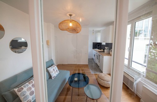 Clignancourt Apartment | Romantic 1Br Apartment with Breathtaking Paris Skyline Views