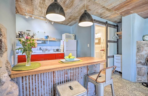 Santa Cruz Apartment | Unique Santa Cruz Studio with Spa & Hot Tub Near Santa Fe