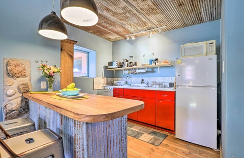 Santa Cruz Apartment | Unique Santa Cruz Studio with Spa & Hot Tub Near Santa Fe