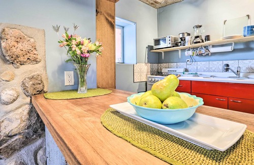 Santa Cruz Apartment | Unique Santa Cruz Studio with Spa & Hot Tub Near Santa Fe