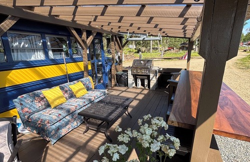 Salamatof Cabin | Distinctive Schoolie Retreat on North Kenai Lake