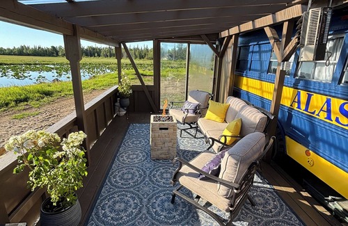 Salamatof Cabin | Distinctive Schoolie Retreat on North Kenai Lake