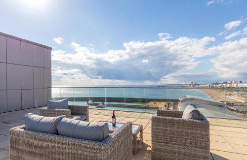 Seafront Apartment | Exclusive Sea View Penthouse with Hot Tub - Rated 9.6/10
