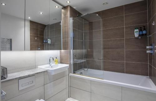 Seafront Apartment | Exclusive Sea View Penthouse with Hot Tub - Rated 9.6/10