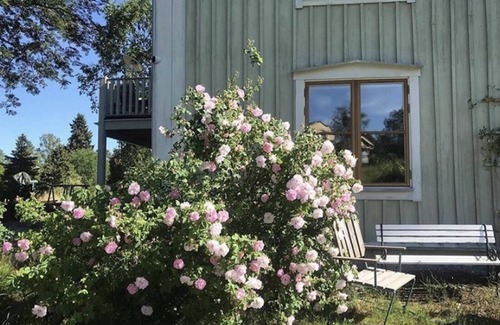 Resaro Cabin | Cozy Seaside Retreat: 1700s House in Stockholm Archipelago
