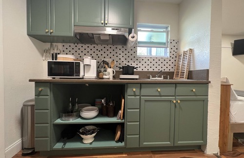 Bearss Plaza House | Unique RV and Studio Near Busch Gardens with Family Amenities
