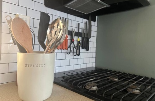 Bearss Plaza House | Unique RV and Studio Near Busch Gardens with Family Amenities