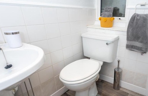 Prestwick Apartment | Pet-Friendly Ocean View Studio with Self Check-In