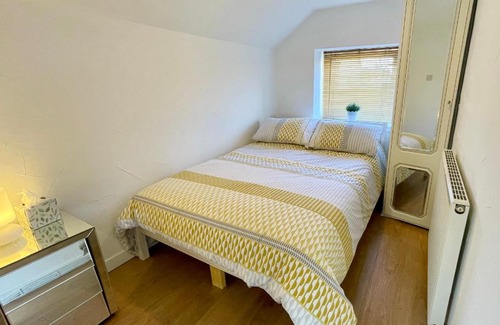 Prestwick Apartment | Pet-Friendly Ocean View Studio with Self Check-In