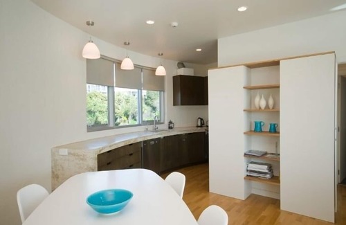 Raglan Apartment | Stylish Apartment in Former Golden Bay Silo with Breakfast