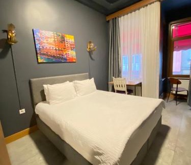 Kadikoy Apartment | Unique Suite by the Kadıköy Seaside - Pet & Child Friendly