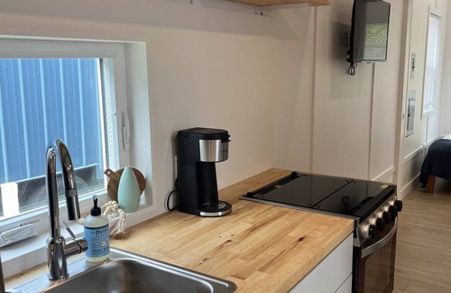 Perry Apartment | Discover a Unique Tiny Home Experience by the Ocean