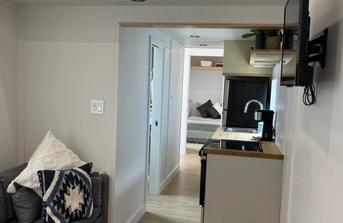 Perry Apartment | Discover a Unique Tiny Home Experience by the Ocean