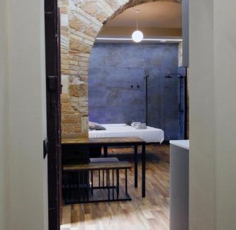Trastevere Apartment | Discover Unique Trastevere: 4-Star Comfort with Hot Tub