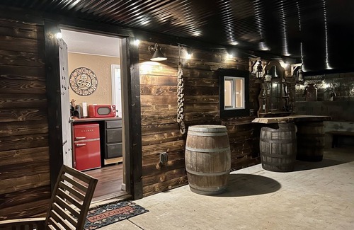 Damascus Apartment | Unique Underground Speakeasy with a Relaxing Hot Tub