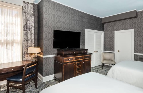 Historic District Hotel | Victorian Getaway Steps from Waterfront with Ocean Views