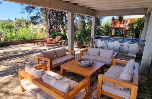 Kontokali House | Exceptional Villa with Private Beach Path & Ocean Views