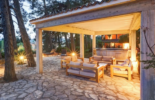 Kontokali House | Exceptional Villa with Private Beach Path & Ocean Views